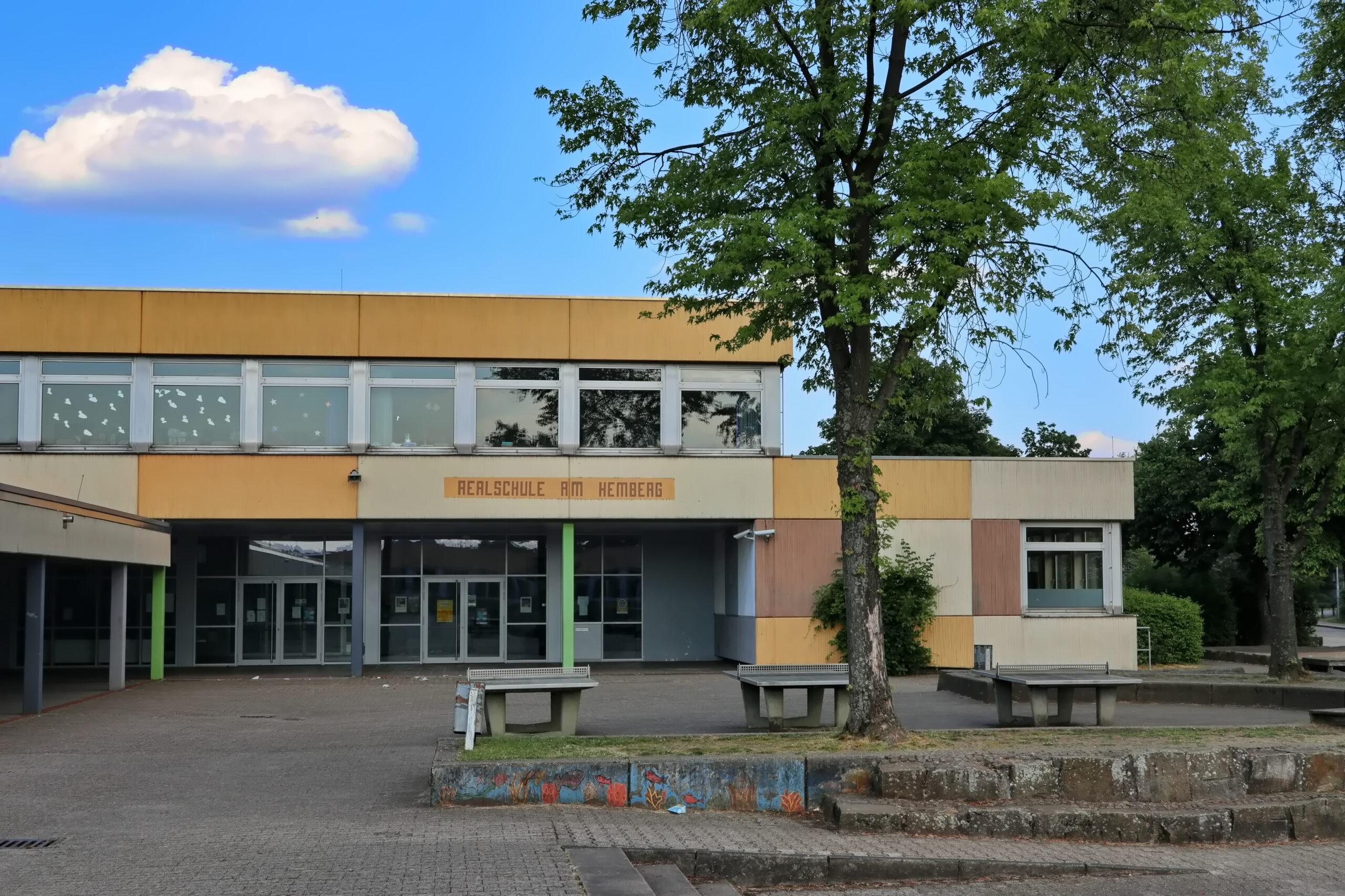 Der Schulhof der städtischen Realschule am Hemberg in Iserlohn.